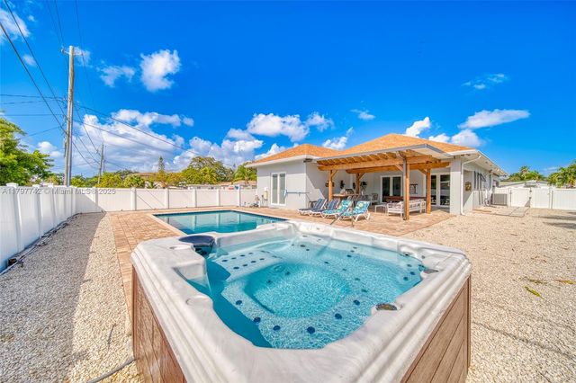 207 SW 11th St, Dania Beach, FL 33004