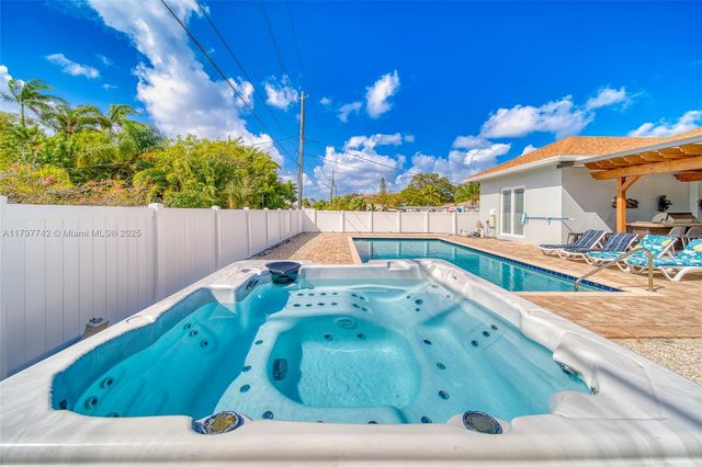 207 SW 11th St, Dania Beach, FL 33004