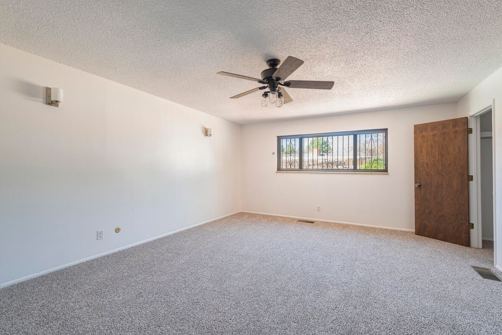 Image 18 of property listing at 1805 Notre Dame Drive NE, Albuquerque, NM 87106