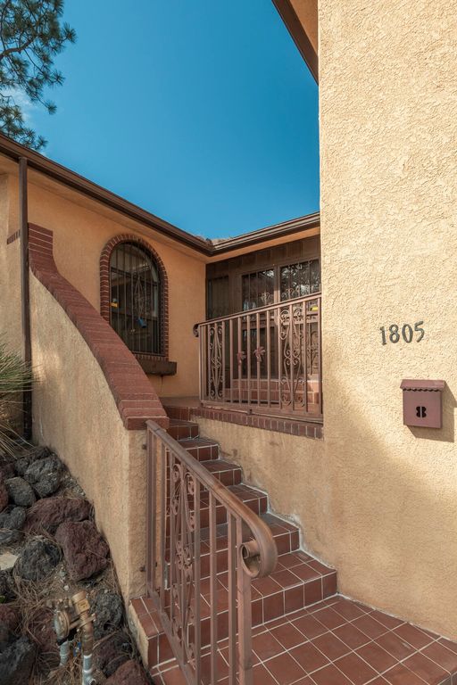Image 2 of property listing at 1805 Notre Dame Drive NE, Albuquerque, NM 87106