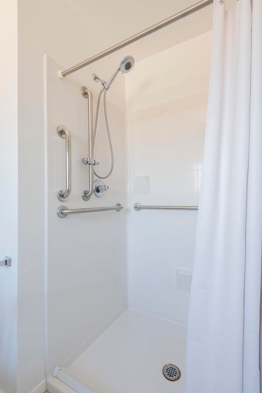 Image 21 of property listing at 1805 Notre Dame Drive NE, Albuquerque, NM 87106