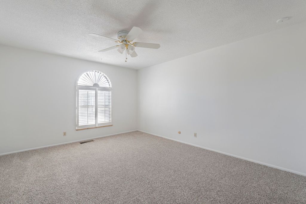 Image 24 of property listing at 1805 Notre Dame Drive NE, Albuquerque, NM 87106