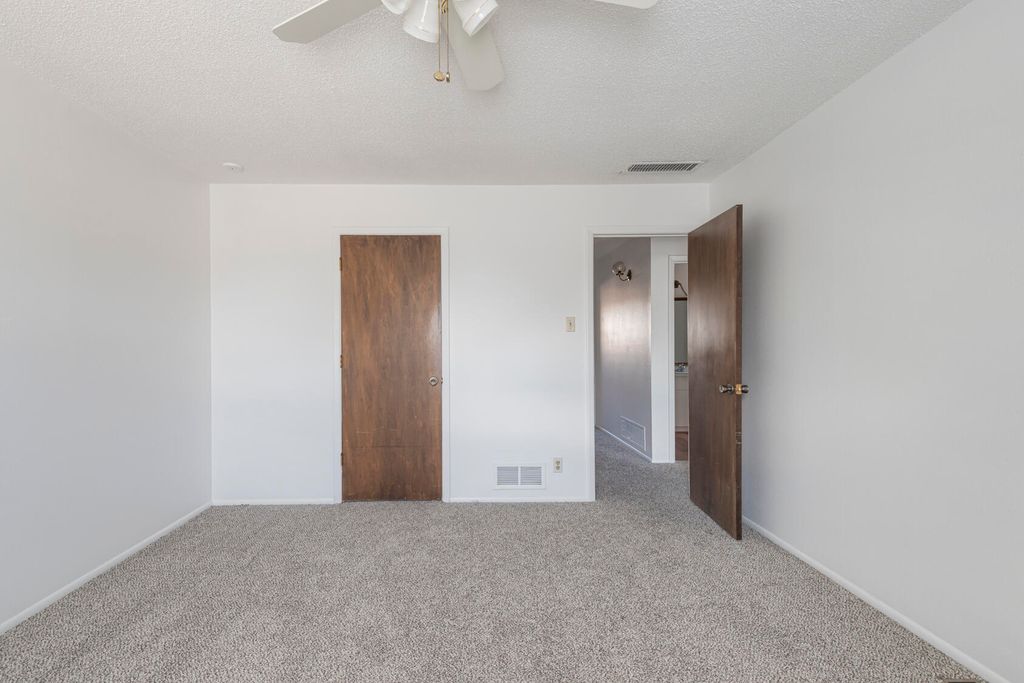 Image 25 of property listing at 1805 Notre Dame Drive NE, Albuquerque, NM 87106