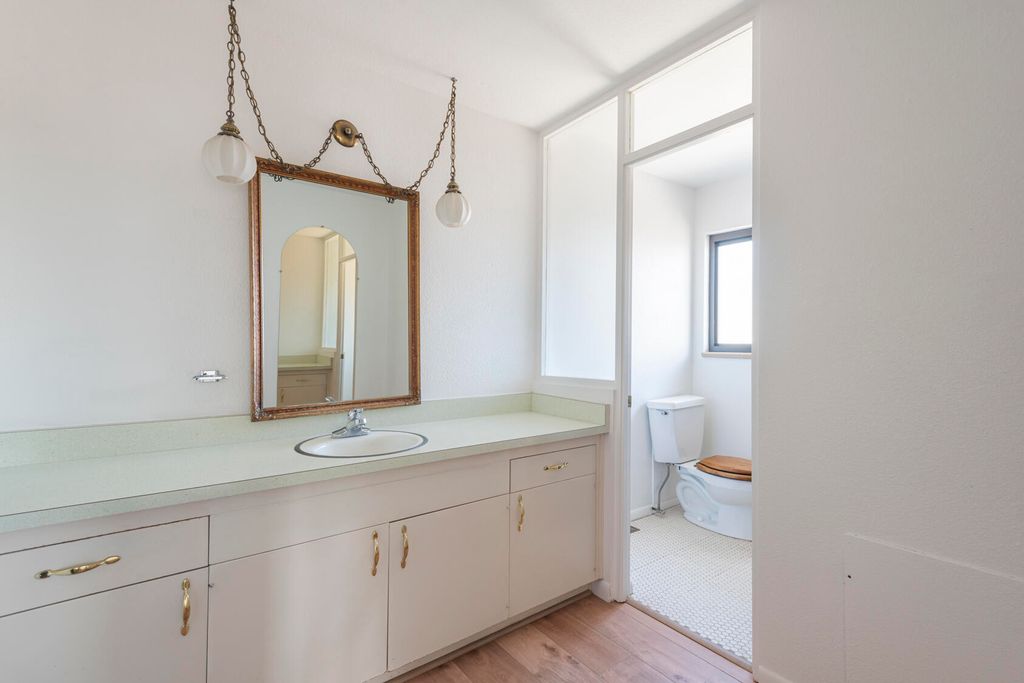 Image 28 of property listing at 1805 Notre Dame Drive NE, Albuquerque, NM 87106