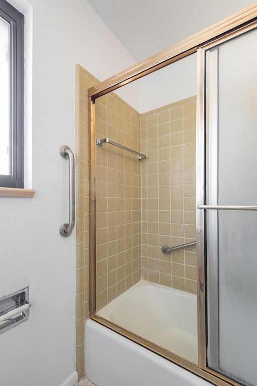 Image 29 of property listing at 1805 Notre Dame Drive NE, Albuquerque, NM 87106