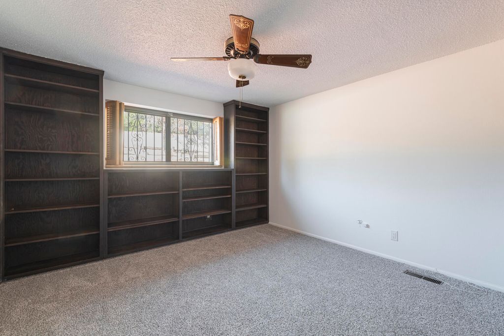 Image 33 of property listing at 1805 Notre Dame Drive NE, Albuquerque, NM 87106