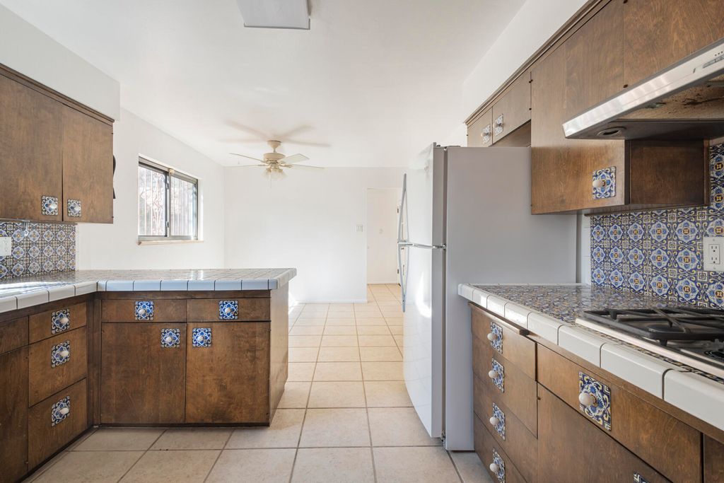 Image 36 of property listing at 1805 Notre Dame Drive NE, Albuquerque, NM 87106