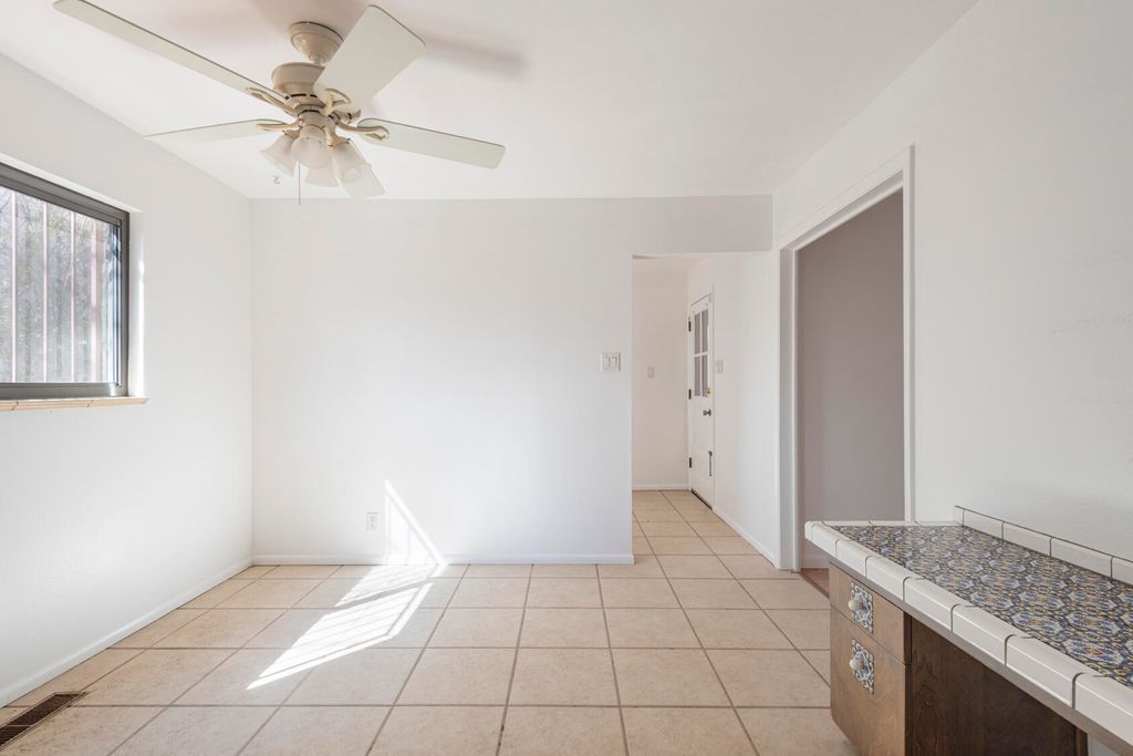 Image 40 of property listing at 1805 Notre Dame Drive NE, Albuquerque, NM 87106