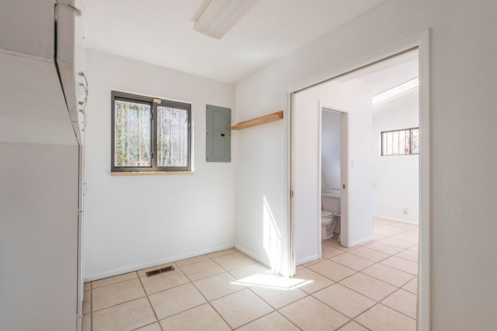 Image 42 of property listing at 1805 Notre Dame Drive NE, Albuquerque, NM 87106
