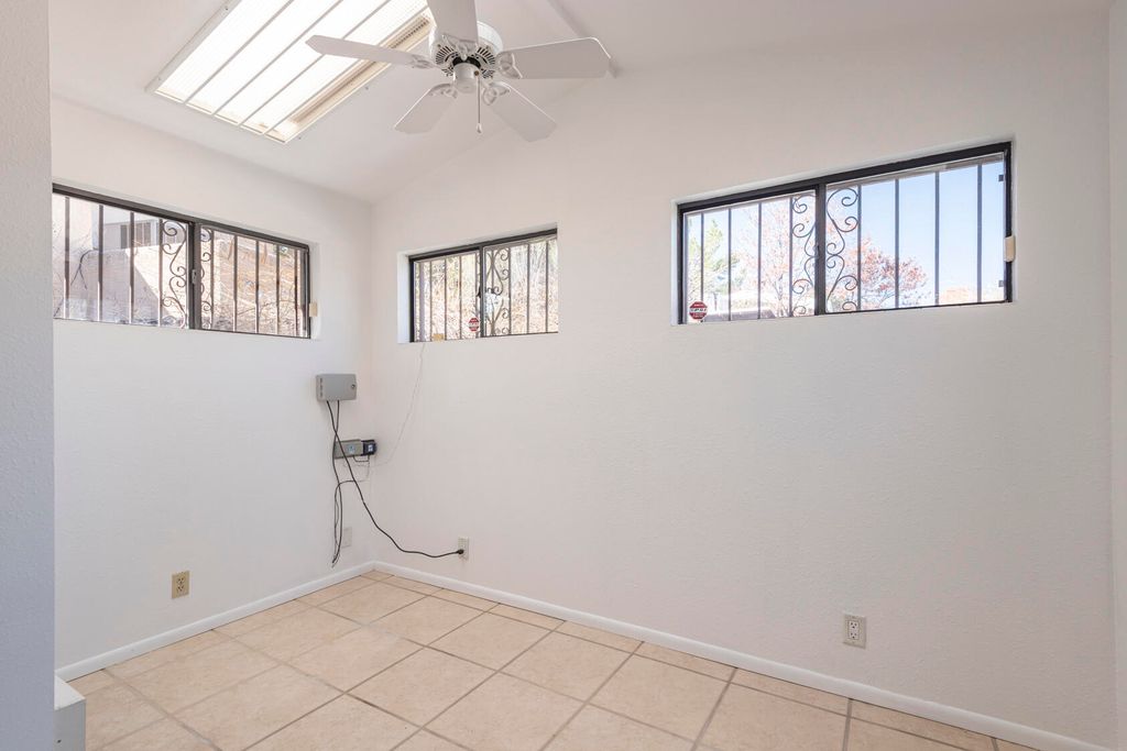 Image 43 of property listing at 1805 Notre Dame Drive NE, Albuquerque, NM 87106