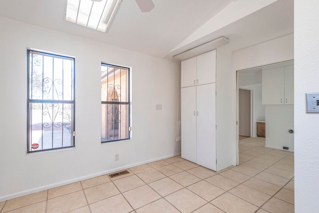 Image 44 of property listing at 1805 Notre Dame Drive NE, Albuquerque, NM 87106