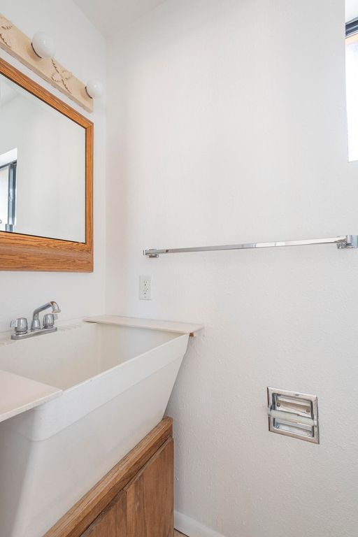 Image 45 of property listing at 1805 Notre Dame Drive NE, Albuquerque, NM 87106