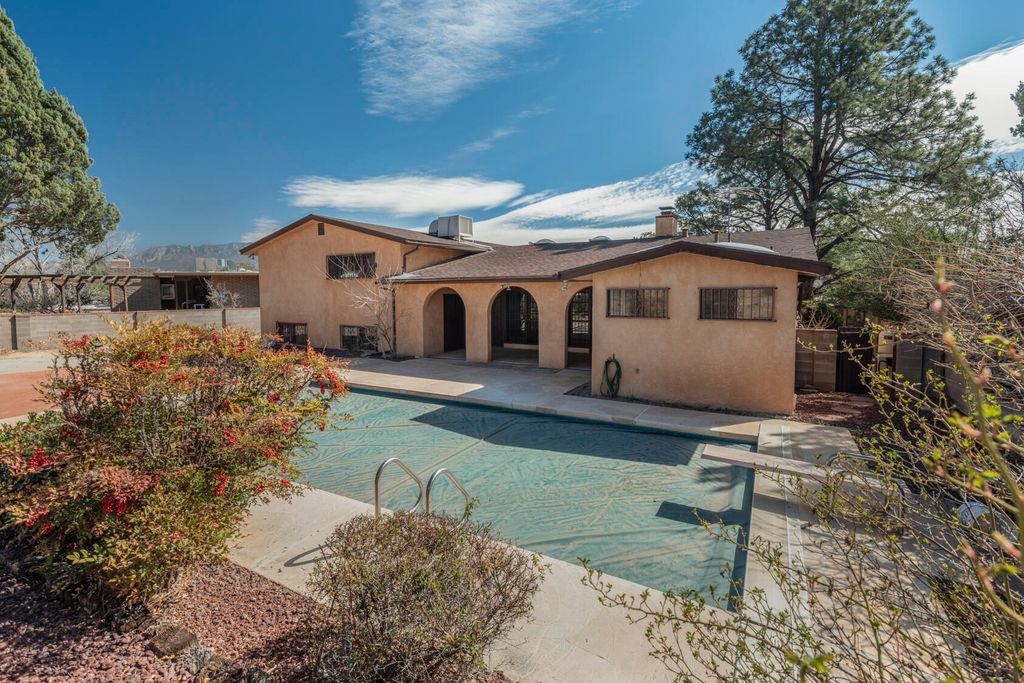 Image 48 of property listing at 1805 Notre Dame Drive NE, Albuquerque, NM 87106