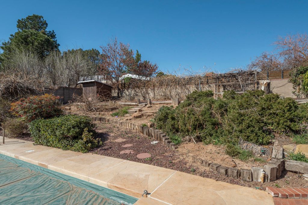 Image 55 of property listing at 1805 Notre Dame Drive NE, Albuquerque, NM 87106