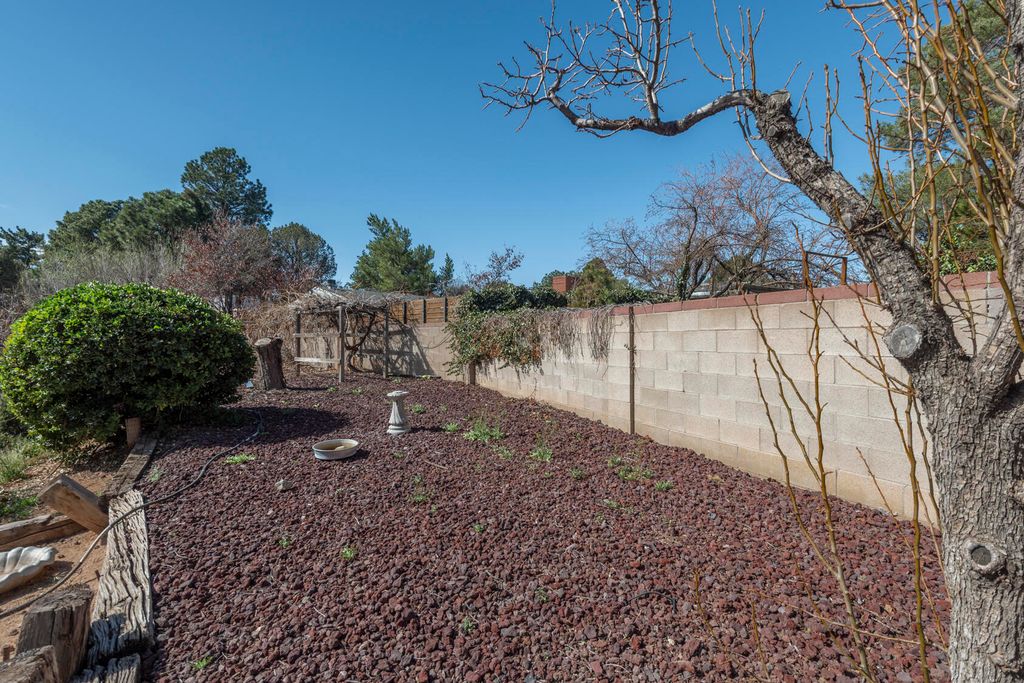 Image 58 of property listing at 1805 Notre Dame Drive NE, Albuquerque, NM 87106