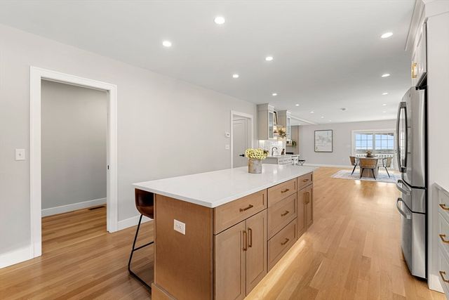 2 Rhuey Pass, Burlington, MA 01803