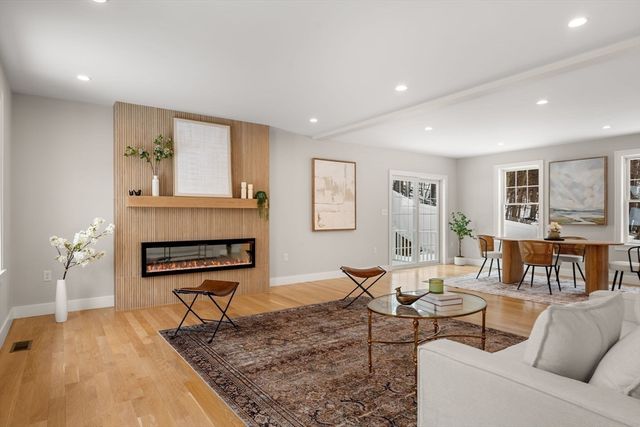 2 Rhuey Pass, Burlington, MA 01803