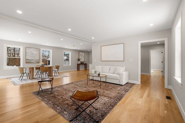 2 Rhuey Pass, Burlington, MA 01803