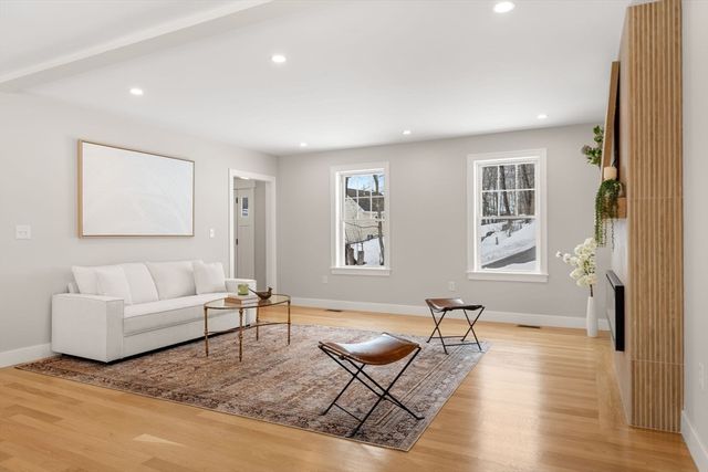 2 Rhuey Pass, Burlington, MA 01803