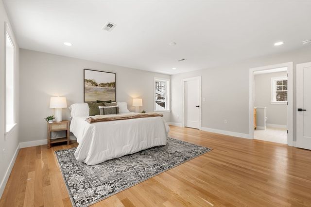 2 Rhuey Pass, Burlington, MA 01803