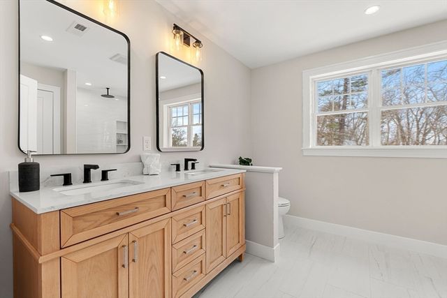 2 Rhuey Pass, Burlington, MA 01803