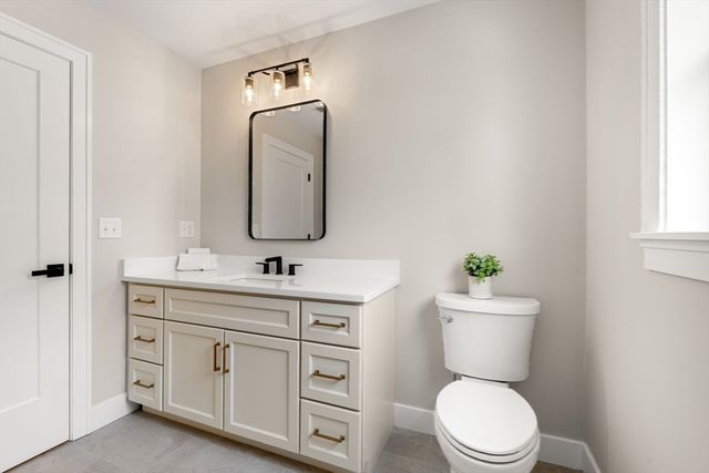 2 Rhuey Pass, Burlington, MA 01803