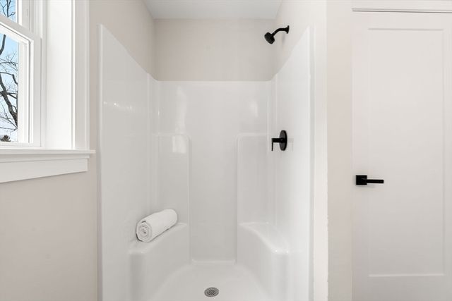 2 Rhuey Pass, Burlington, MA 01803