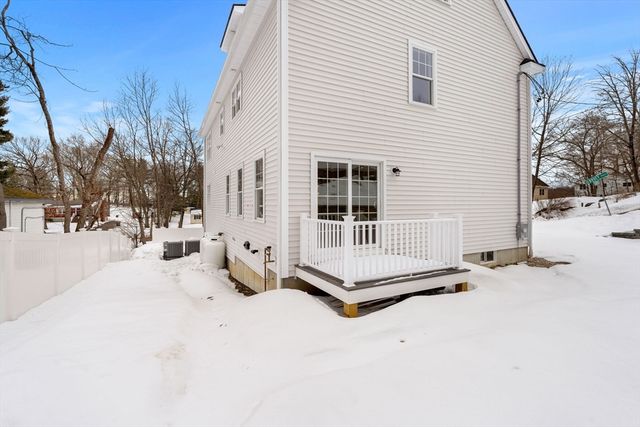 2 Rhuey Pass, Burlington, MA 01803