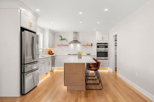 2 Rhuey Pass, Burlington, MA 01803