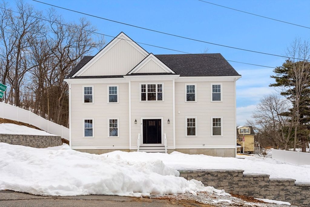 2 Rhuey Pass, Burlington, MA 01803