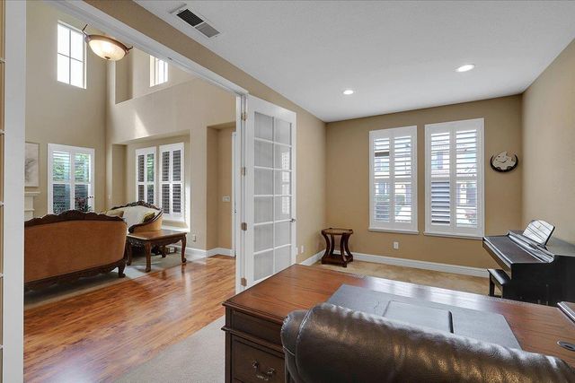 10022 Spring View Way, Elk Grove, CA 95757