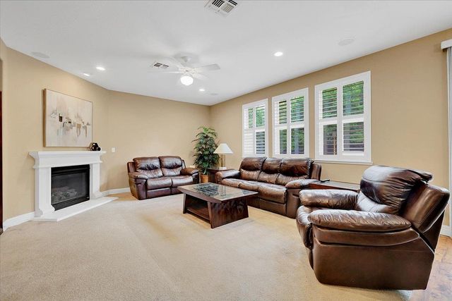 10022 Spring View Way, Elk Grove, CA 95757