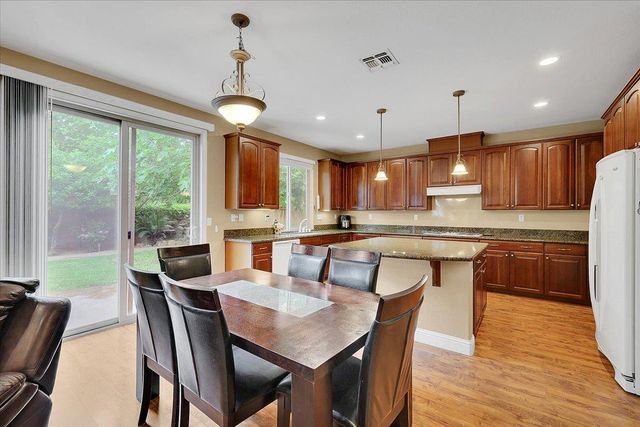 10022 Spring View Way, Elk Grove, CA 95757