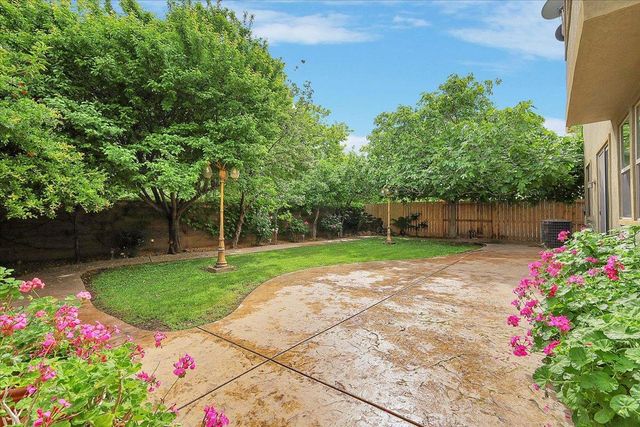 10022 Spring View Way, Elk Grove, CA 95757