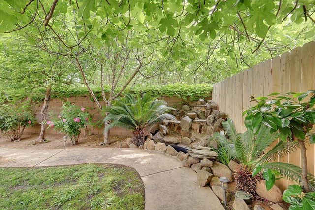 10022 Spring View Way, Elk Grove, CA 95757