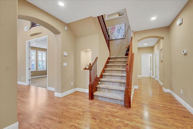 10022 Spring View Way, Elk Grove, CA 95757