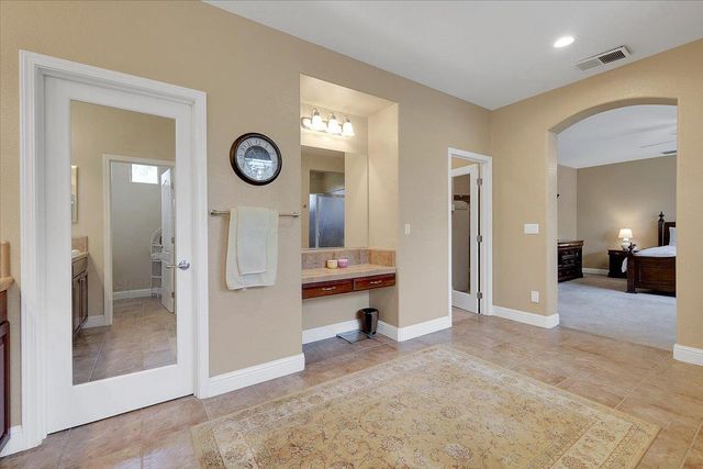 10022 Spring View Way, Elk Grove, CA 95757