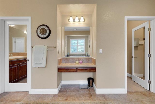 10022 Spring View Way, Elk Grove, CA 95757