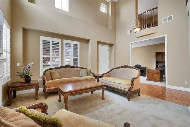 10022 Spring View Way, Elk Grove, CA 95757