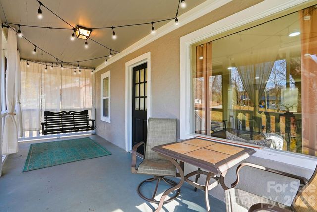 326 Lyndhurst Drive, Hendersonville, NC 28971