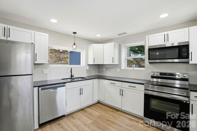 326 Lyndhurst Drive, Hendersonville, NC 28971