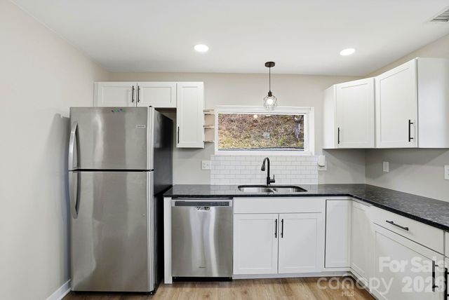 326 Lyndhurst Drive, Hendersonville, NC 28971