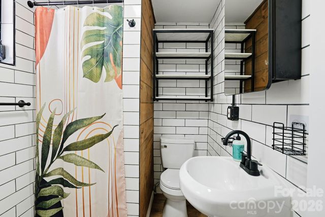 326 Lyndhurst Drive, Hendersonville, NC 28971