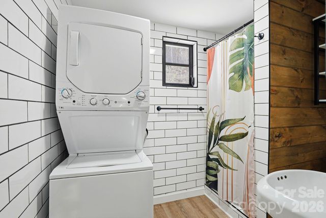 326 Lyndhurst Drive, Hendersonville, NC 28971