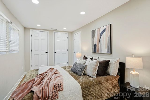 326 Lyndhurst Drive, Hendersonville, NC 28971