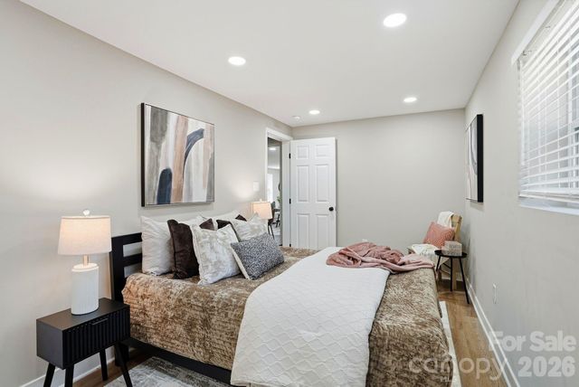 326 Lyndhurst Drive, Hendersonville, NC 28971