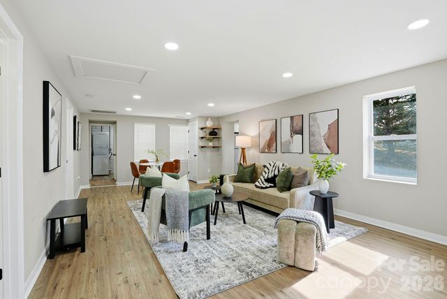 326 Lyndhurst Drive, Hendersonville, NC 28971