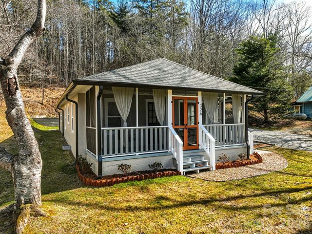 326 Lyndhurst Drive, Hendersonville, NC 28971