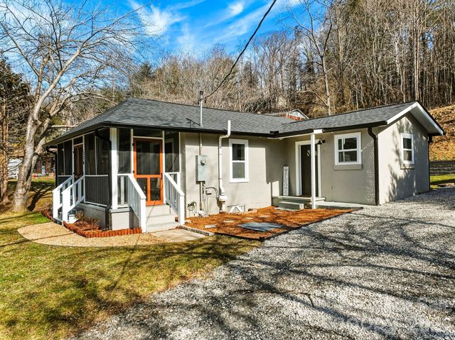 326 Lyndhurst Drive, Hendersonville, NC 28971