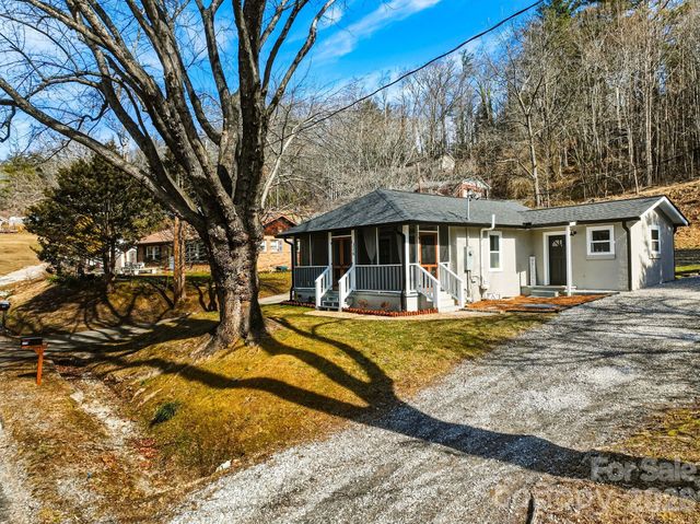 326 Lyndhurst Drive, Hendersonville, NC 28971